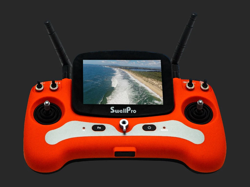 Control remoto SwellPro con pantalla mostrando vista aérea de playa
